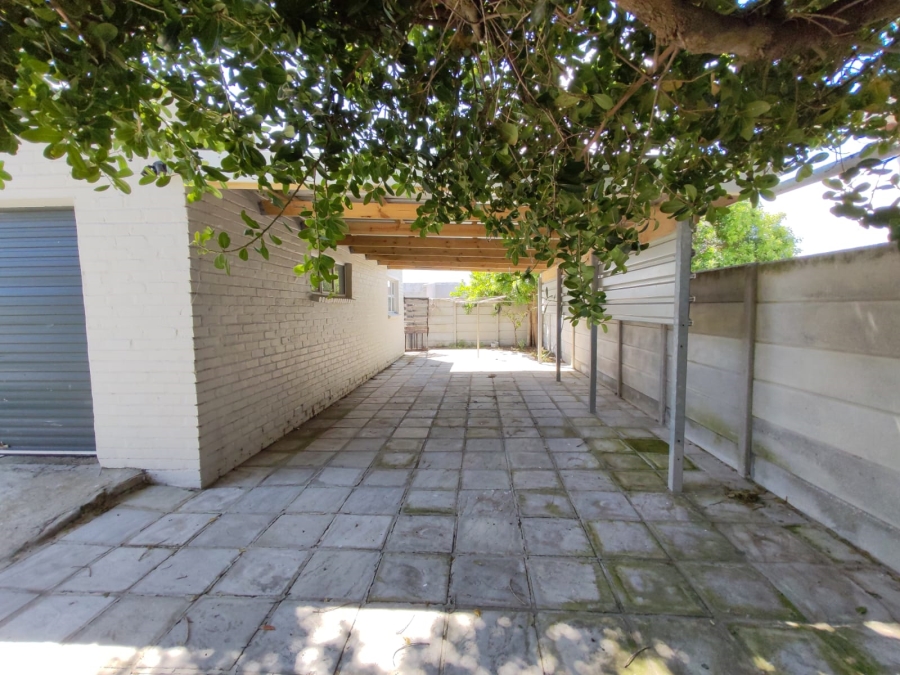 4 Bedroom Property for Sale in De Kelders Western Cape